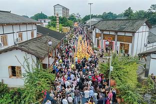 媒体人：武磊下滑非常厉害，扬科维奇换下武磊是大胆明智的决定